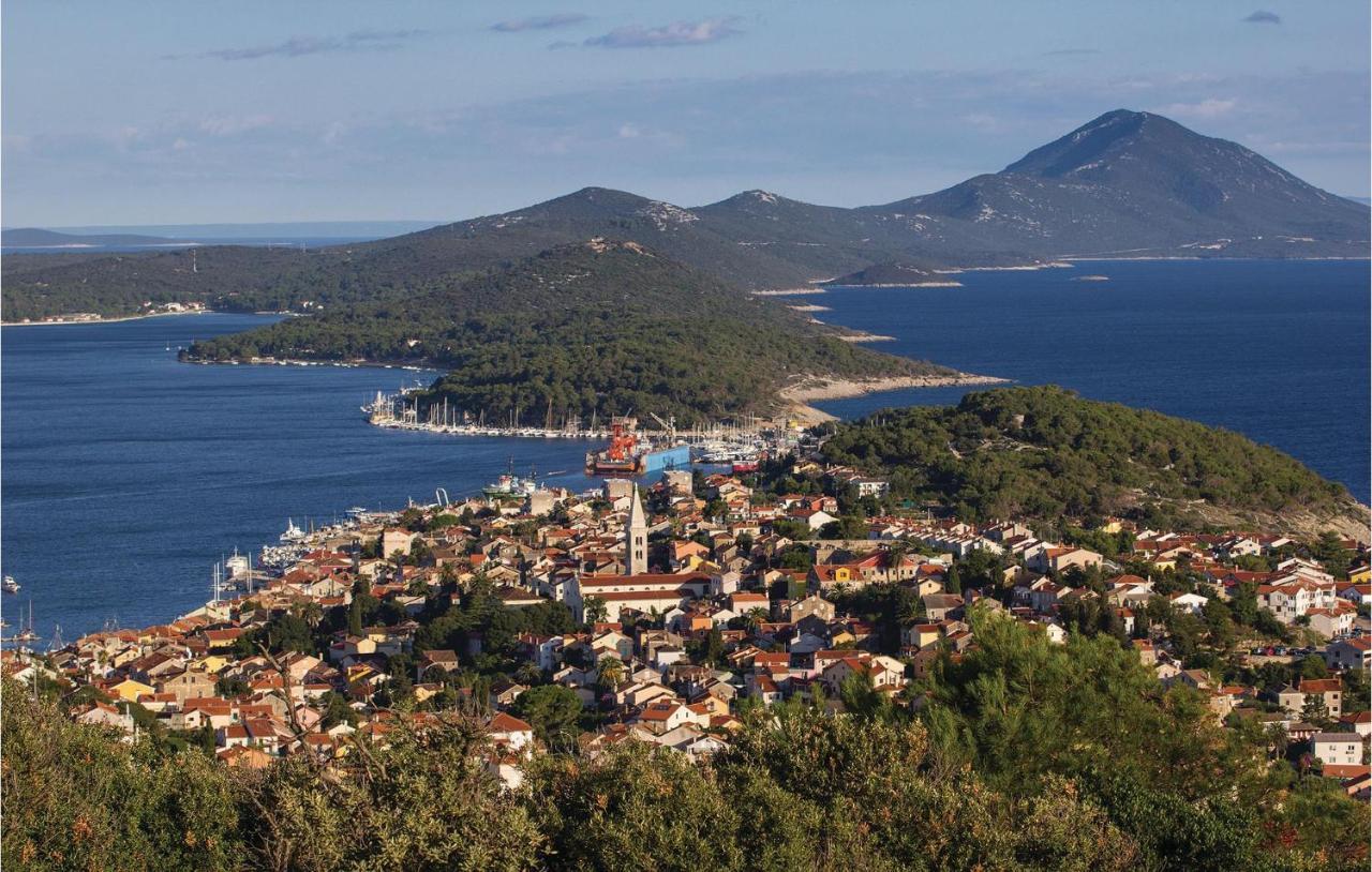 Lovely Apartment In Mali Losinj With Kitchen Kültér fotó