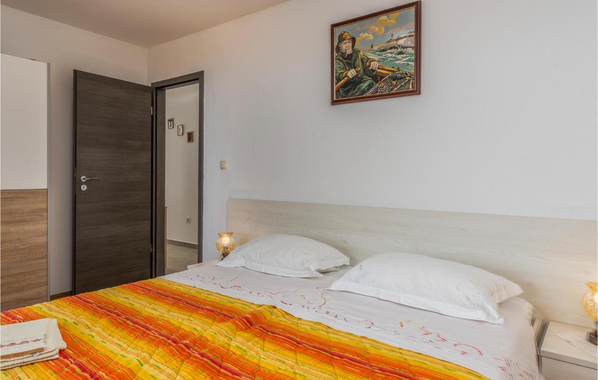 Lovely Apartment In Mali Losinj With Kitchen Kültér fotó
