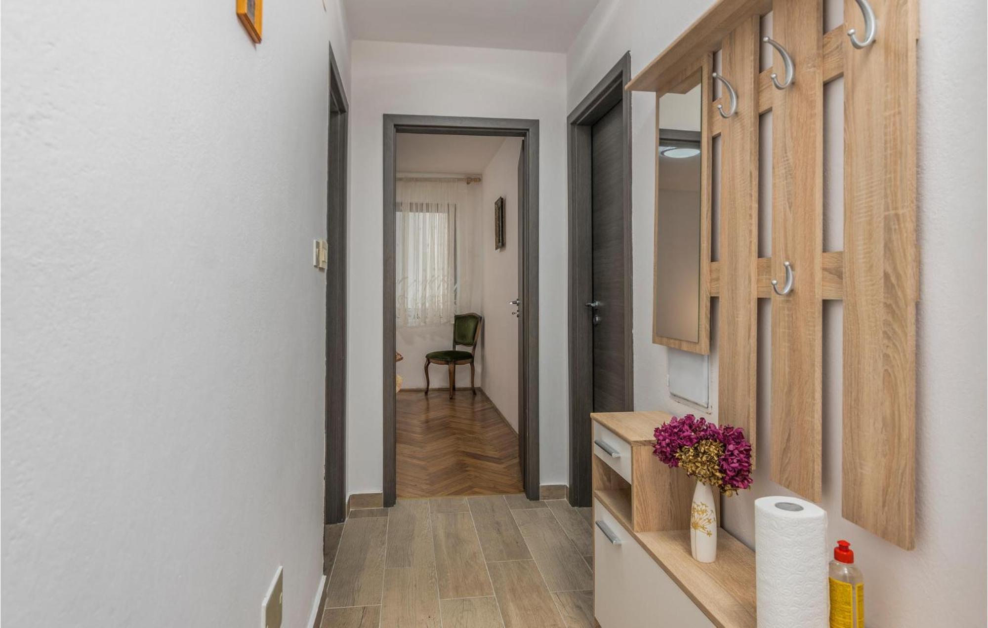 Lovely Apartment In Mali Losinj With Kitchen Kültér fotó