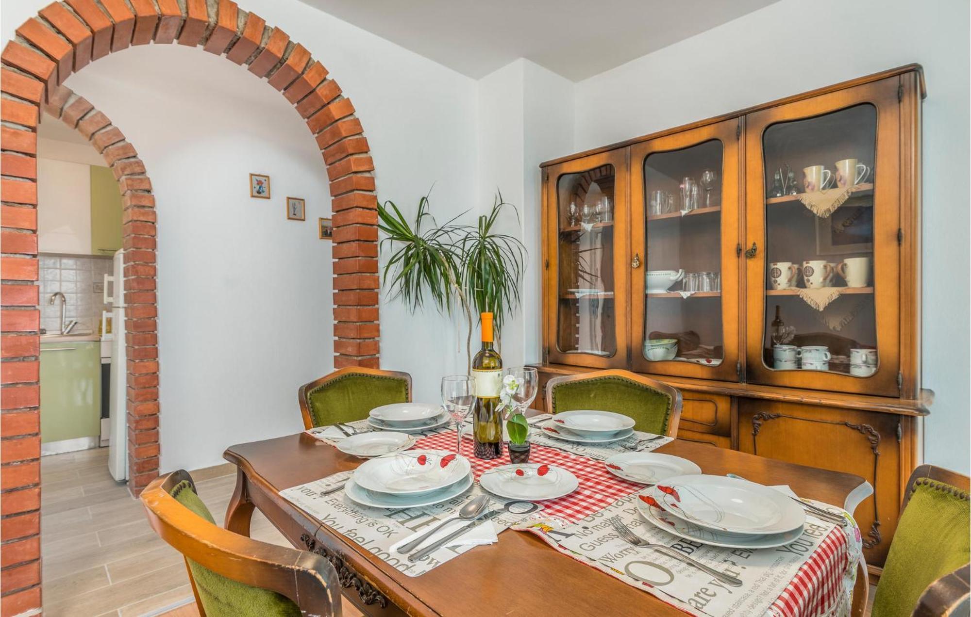 Lovely Apartment In Mali Losinj With Kitchen Kültér fotó