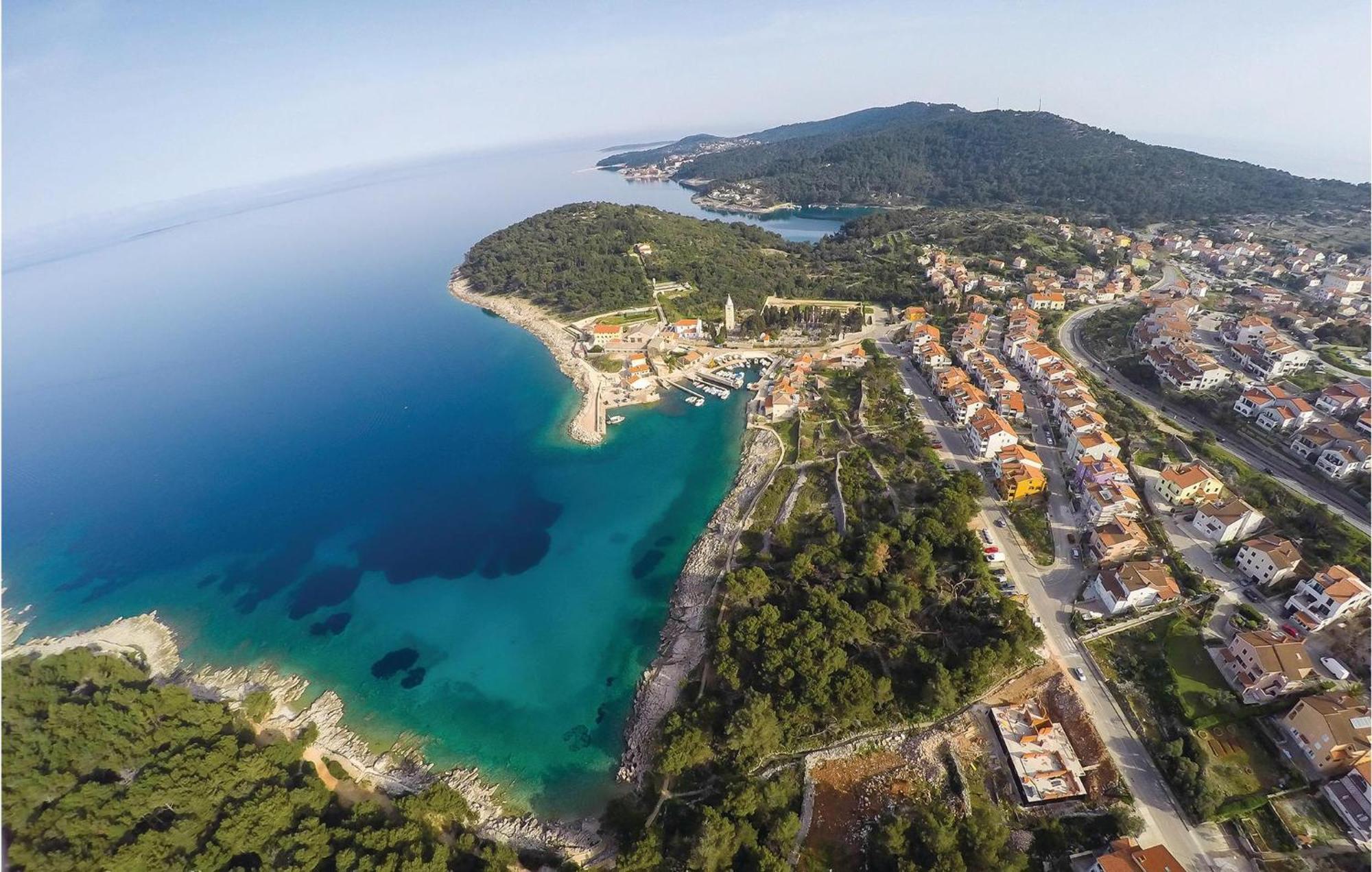Lovely Apartment In Mali Losinj With Kitchen Kültér fotó