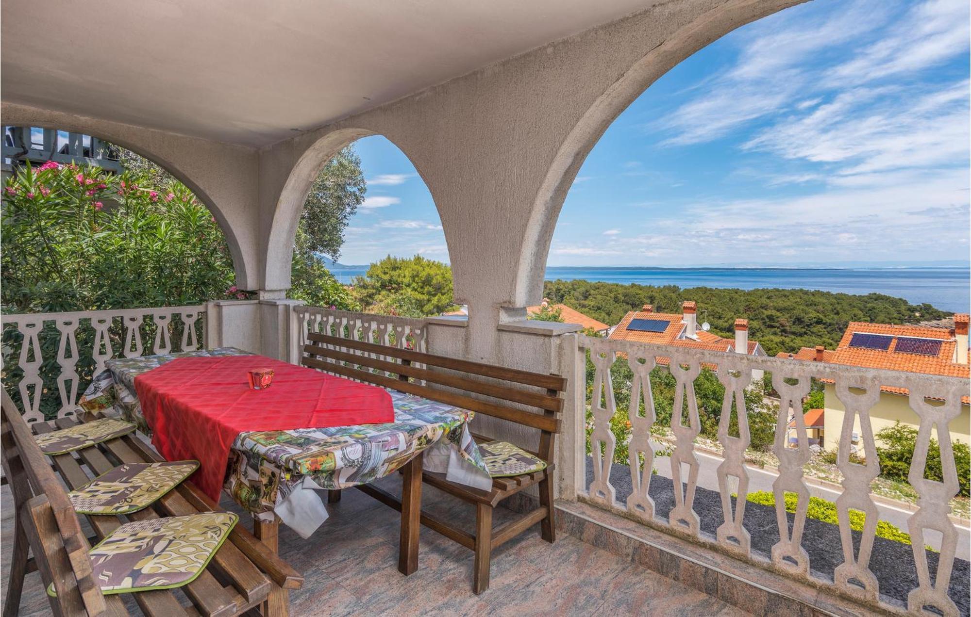Lovely Apartment In Mali Losinj With Kitchen Kültér fotó