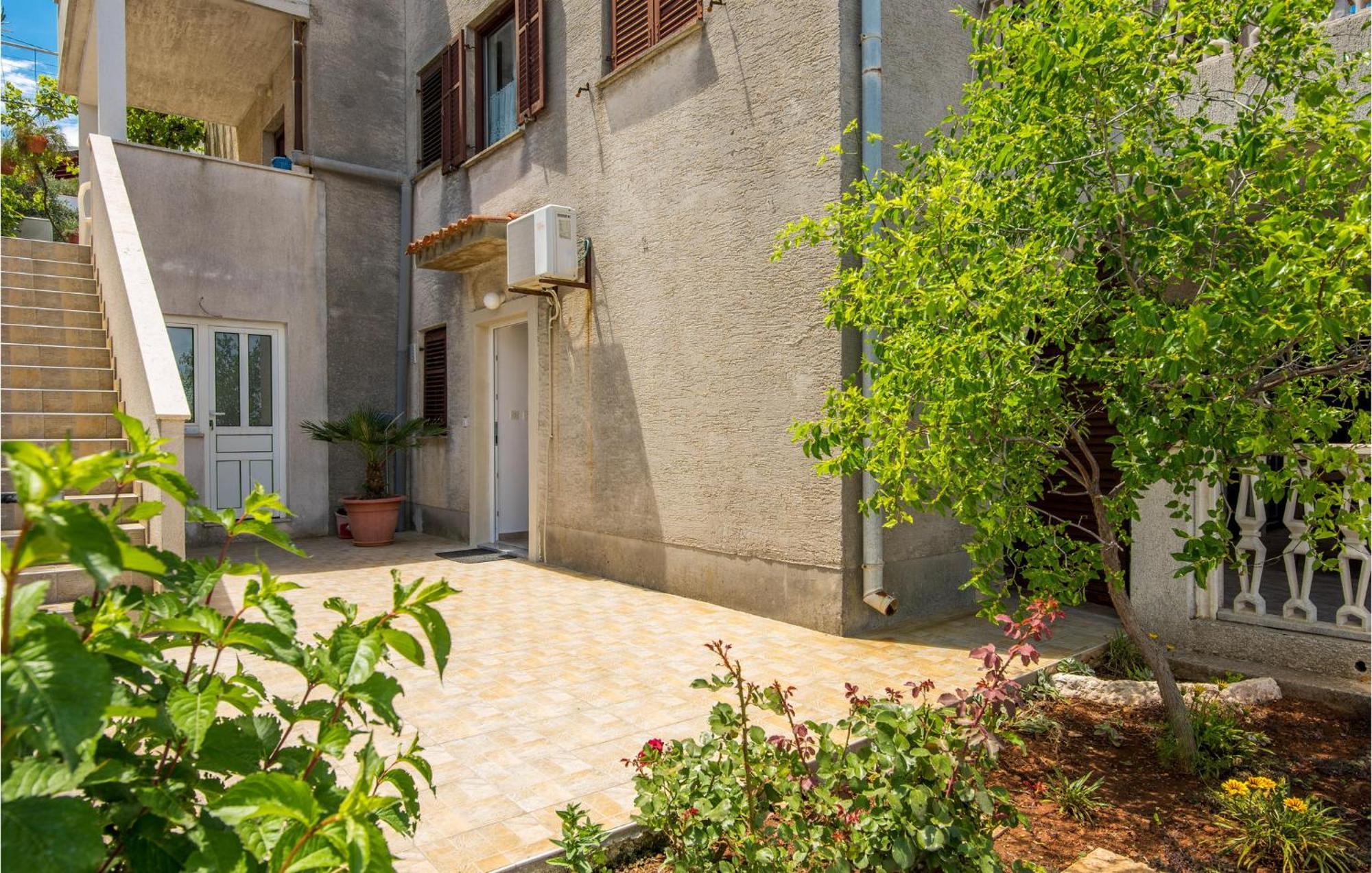 Lovely Apartment In Mali Losinj With Kitchen Kültér fotó
