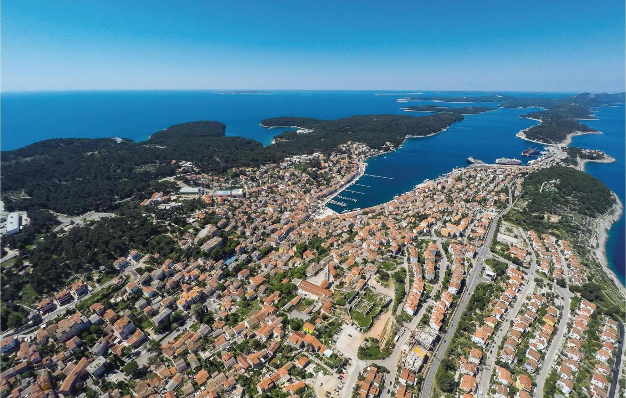 Lovely Apartment In Mali Losinj With Kitchen Kültér fotó